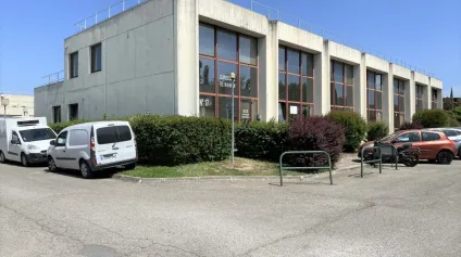 En EXCLUSIVITE - Local mixte a louer sur le Pole d'Activites d'AIX EN PROVENCE - Offre immobilière - Arthur Loyd