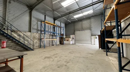 Local d'activité à louer avec cour privative à Nîmes dans KM DELTA - Offre immobilière - Arthur Loyd