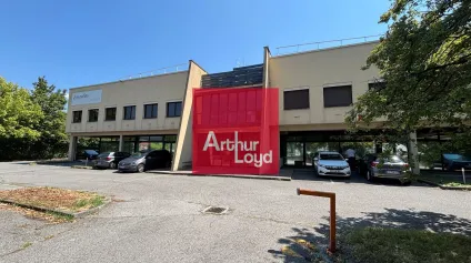 Location local commercial parking sécurisé Gières 179 m² lumineux - Offre immobilière - Arthur Loyd