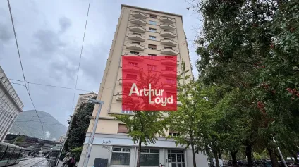 Bureaux à louer Grenoble 122m² dans immeuble de standing rénové - Offre immobilière - Arthur Loyd