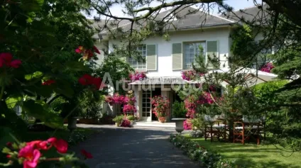 Terrain à vendre à Cambrai avec bâtiments hôtelier et parc arboré - Offre immobilière - Arthur Loyd