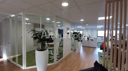 Bureaux à vendre à Sars-et-Rosières avec accès autoroute et prestations modernes - Offre immobilière - Arthur Loyd