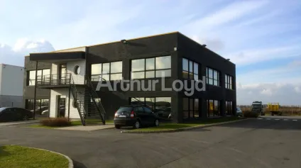 Entrepôt avec parking PL à louer à Carvin accès direct autoroute A1 - Offre immobilière - Arthur Loyd