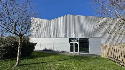 Entrepôts à louer à Villeneuve d'Ascq accès direct autoroute rocade - Offre immobilière - Arthur Loyd