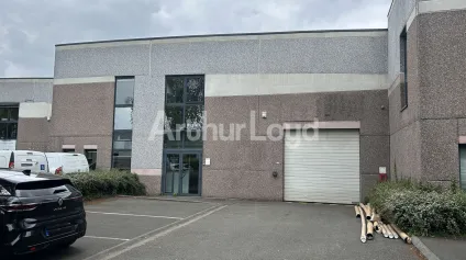 Entrepôt et bureaux à louer à Villeneuve d Ascq avec parking en façade - Offre immobilière - Arthur Loyd