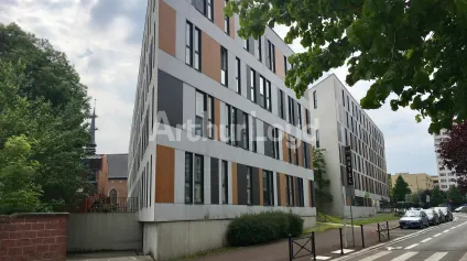 Bureaux à louer à Tourcoing - Plateaux modulables climatisés - Accès sécurisé et parkings - Offre immobilière - Arthur Loyd