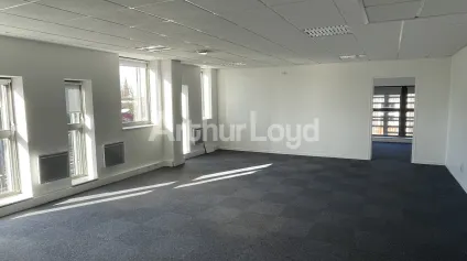 Bureaux à louer et à vendre à Tourcoing - Parc tertiaire moderne proche gare - Offre immobilière - Arthur Loyd