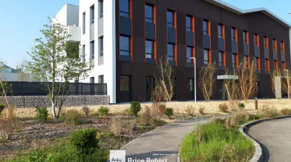 Bureaux à vendre ou à louer à Montluel - environnement verdoyant et accès facile - Offre immobilière - Arthur Loyd