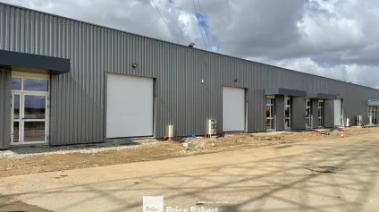 Local d’activités à vendre ou à louer à Grenay avec accès poids lourds facilité - Offre immobilière - Arthur Loyd