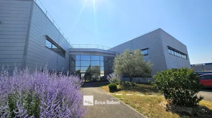 Bureaux à louer à Pusignan dans Zac Satolas avec parking sécurisé - Offre immobilière - Arthur Loyd