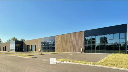 Locaux d'activités grande hauteur sous plafond à louer à Ambérieux - Offre immobilière - Arthur Loyd