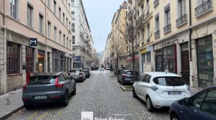Location local commercial Lyon 2 avec vitrine et proche métro Ampère - Offre immobilière - Arthur Loyd