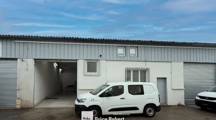 Local d’activités à louer à Vénissieux avec espace de stockage sécurisé - Offre immobilière - Arthur Loyd