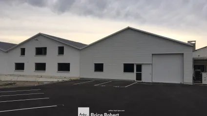 Location locaux d'activités à Reyrieux grande hauteur sous plafond - Offre immobilière - Arthur Loyd
