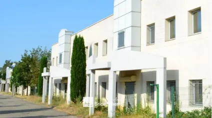 Bureaux à vendre à Saint-Priest avec terrain clos et parkings extérieurs - Offre immobilière - Arthur Loyd