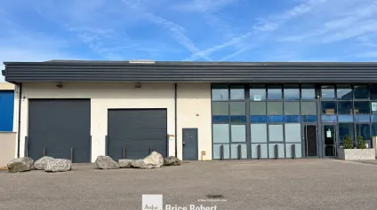 Local d'activités à louer à Saint-Bonnet de Mûre sécurisé avec accès routiers - Offre immobilière - Arthur Loyd