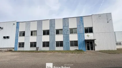 Local d activités à louer à Irigny avec deux mezzanines et accès poids lourds - Offre immobilière - Arthur Loyd