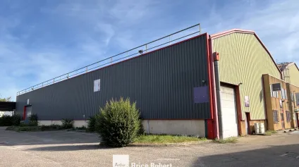 Local d'activité à louer à Vénissieux proche axes autoroutiers et centre ville - Offre immobilière - Arthur Loyd
