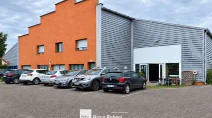 Locaux d'activité à louer à Villeurbanne avec 165 m² de bureaux aménagés - Offre immobilière - Arthur Loyd
