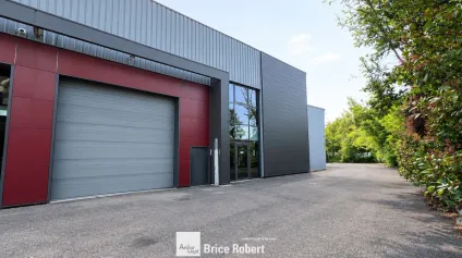 Local d'activité a louer 420 m2 grande hauteur sous plafond Chaponost - Offre immobilière - Arthur Loyd