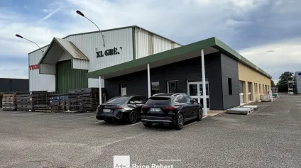 Bâtiment d'activité à louer à Chassieu avec grand terrain de stockage - Offre immobilière - Arthur Loyd