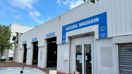 A louer - Local d'activité de 375 m² avec excellente visibilité et desserte - Vénissieux - Offre immobilière - Arthur Loyd