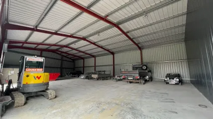 LOCAL DE STOCKAGE /ATELIER DE 760 M2, DIVISIBLE EN DEUX, A VILLENEUVE SAINT GERMAIN - Offre immobilière - Arthur Loyd
