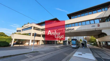 Bureaux à louer 147 m² La Tronche terrasse privative et parkings - Offre immobilière - Arthur Loyd