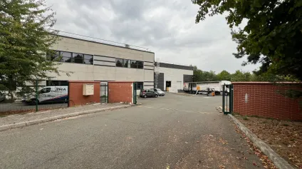 Locaux d'activité à louer 1 237 m² Roissy-en-France accès aéroport Charles de Gaulle - Offre immobilière - Arthur Loyd