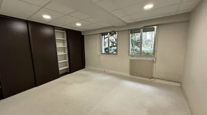 TOURS CENTRE BUREAUX A VENDRE 80 M² 4 PARKINGS - Offre immobilière - Arthur Loyd