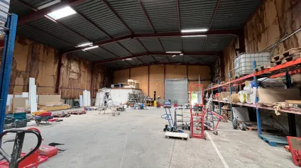 LOCAL D'ACTIVITÉ À LOUER - 703 M2 - CREIL (Z.A. DE VAUX) - Offre immobilière - Arthur Loyd