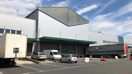 Entrepôt à louer Garonor divisible 2596 m² hauteur 950 m services sur site - Offre immobilière - Arthur Loyd