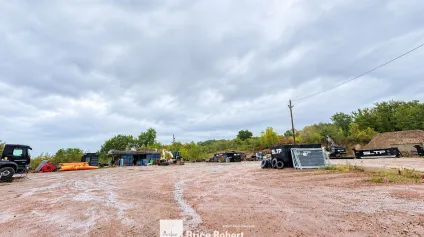 Terrain à vendre libre de constructeur à Saint Genis Laval secteur commercial - Offre immobilière - Arthur Loyd