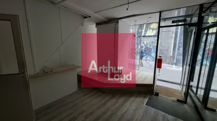 CLERMONT-FERRAND LOCAL COMMERCIAL 100 m² sur deux niveaux A VENDRE - Offre immobilière - Arthur Loyd