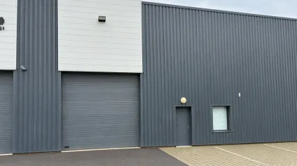 LOCAL D'ACTIVITE 375M² - A LOUER - MONTAIGU - CELLULE P0302 - Offre immobilière - Arthur Loyd