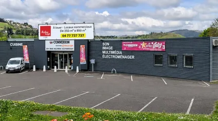 LOCAL COMMERCIAL À LOUER - 250 À 850 m² - EMPLACEMENT STRATÉGIQUE À UNIEUX - Offre immobilière - Arthur Loyd