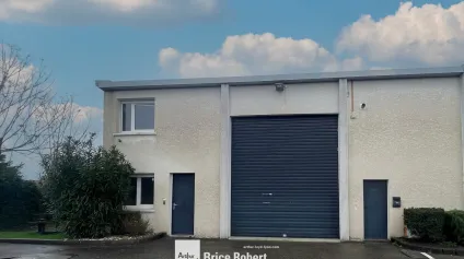 A louer - Local d'activités au sein d'un parc industriel avec bureaux climatisés sur site clos et vidéosurveillé - Décines Charpieu - Offre immobilière - Arthur Loyd