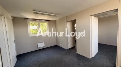 <br />Local professionnel - À Louer - Caen<br /> - Offre immobilière - Arthur Loyd