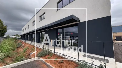Locaux d activité neufs à vendre à Milhaud avec mezzanines disponibles - Offre immobilière - Arthur Loyd
