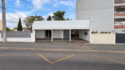 Commerce à louer - Bordeaux - 155 m² en RDC avec terrasse de 50 m² - Offre immobilière - Arthur Loyd