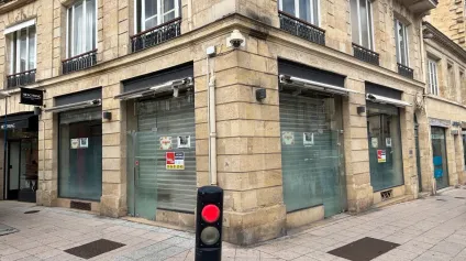 Cession local commercial Bordeaux centre secteur Grand Hommes avec vitrine sur deux façades - Offre immobilière - Arthur Loyd