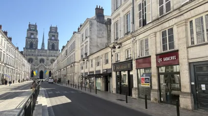 LOCATION BOUTIQUE RUE JEANNE D'ARC ORLEANS BELLE VITRINE ! - Offre immobilière - Arthur Loyd