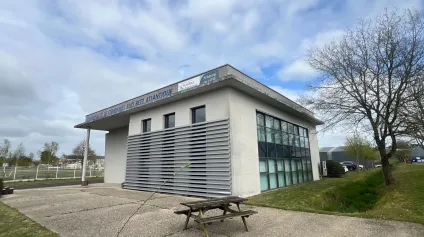 Immeuble bureaux à vendre Legé visibilité D178 et stationnements - Offre immobilière - Arthur Loyd