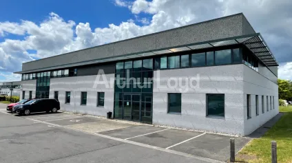 Local d activite a louer a Templemars 545 m2 avec bureaux proches axes - Offre immobilière - Arthur Loyd