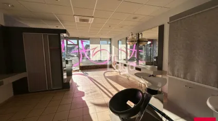 LA CHAUSSÉE SAINT VICTOR - LOCATION LOCAL COMMERCIAL DE 48 M² - EXCELLENTE VISIBILITÉ - Offre immobilière - Arthur Loyd