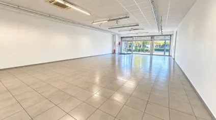 CHAMBRAY-LES-TOURS LES AUBUIS JEAN PERRIN LOCAL A LOUER DE 388 M² IDEAL BTOB - Offre immobilière - Arthur Loyd