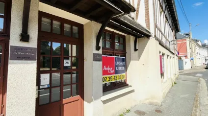 A VENDRE - CENTRE VILLE ANCIEN HÔTEL-RESTAURANT DE 900 m²  FORT POTENTIEL DE RÉCEPTION ET D'HÉBERGEMENT - Offre immobilière - Arthur Loyd