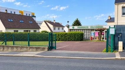 Local commercial à vendre à Osny indépendant sur terrain clos avec parkings - Offre immobilière - Arthur Loyd