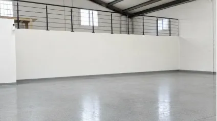 TARNOS, zone d'activités / industrielle local de 350 m² avec grand parking - Offre immobilière - Arthur Loyd