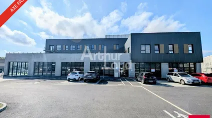 ROUTE DU MEUBLE - LOCAL COMMERCIAL A LOUER - BELLE VISIBILITE - Offre immobilière - Arthur Loyd